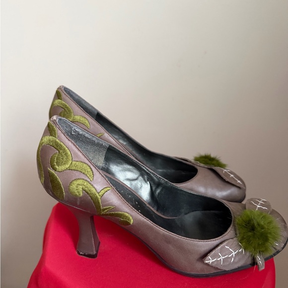 Nine West Brown Pumps with Green Accents. Super duper cute. - Picture 2 of 7